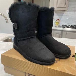 UGG Bailey Button Black Black Boot Sz 8